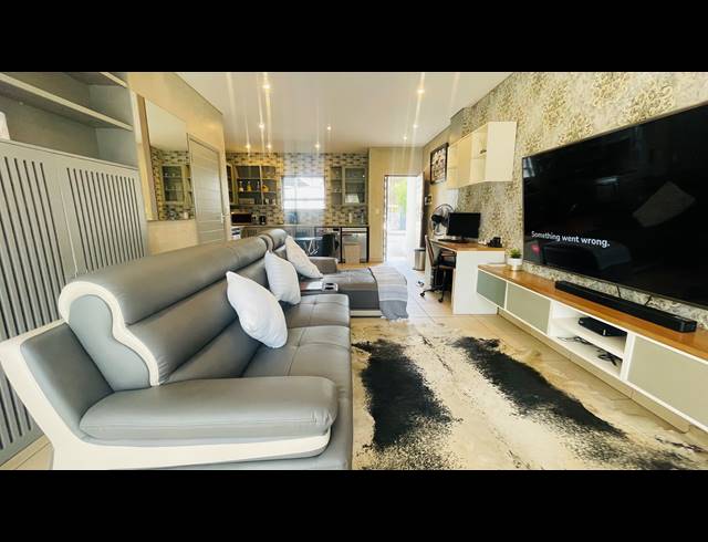 2 BEDROOM TOWNHOUSE FOR SALE IN HATFIELD